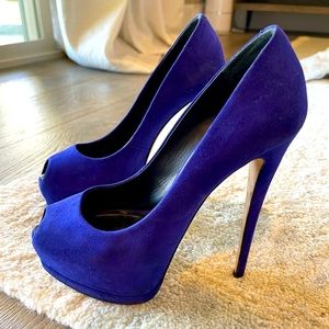 Giuseppe Zanotti purple suede pump in great condition. Sz 38.5 (8.5)